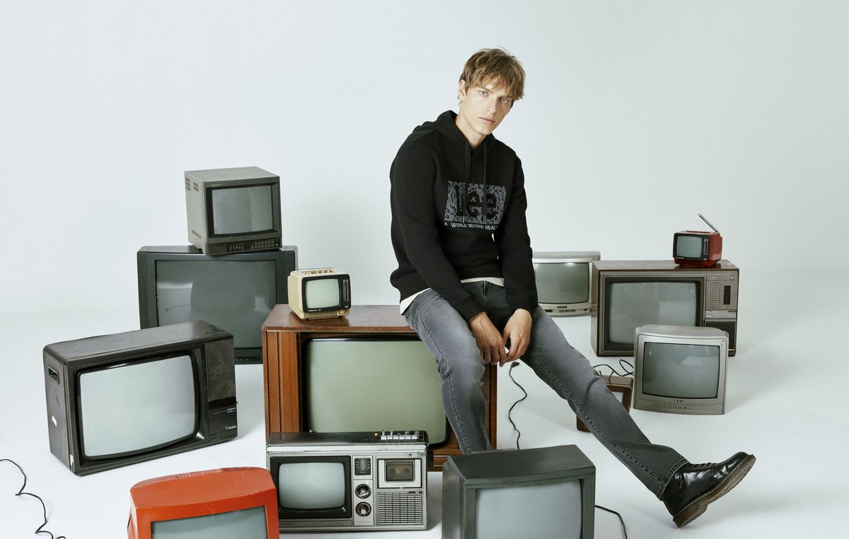 Lee FW24 — Creative assistant by Nazlı Can — frame 2 of 7